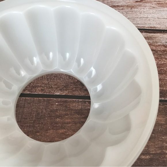 Tupperware Jello Mold Set, Measure Cups, water bottle containers - Picture 8 of 16